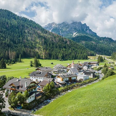 Gasthof Albergo Dolomiten Braies  Dış mekan fotoğraf
