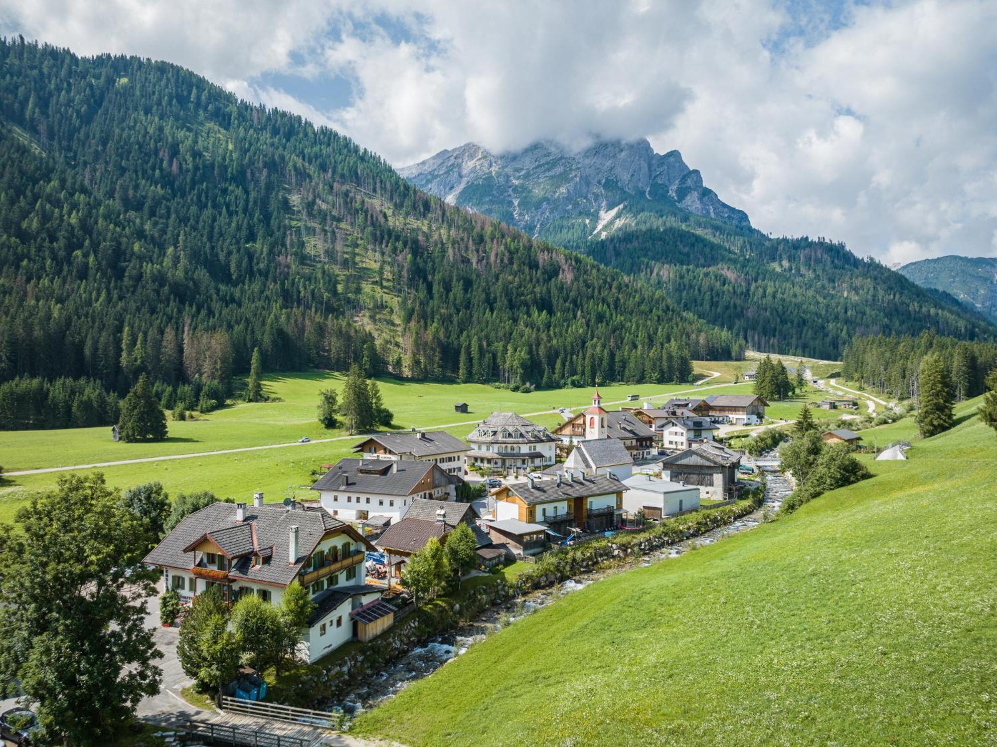 Gasthof Albergo Dolomiten Braies  Dış mekan fotoğraf