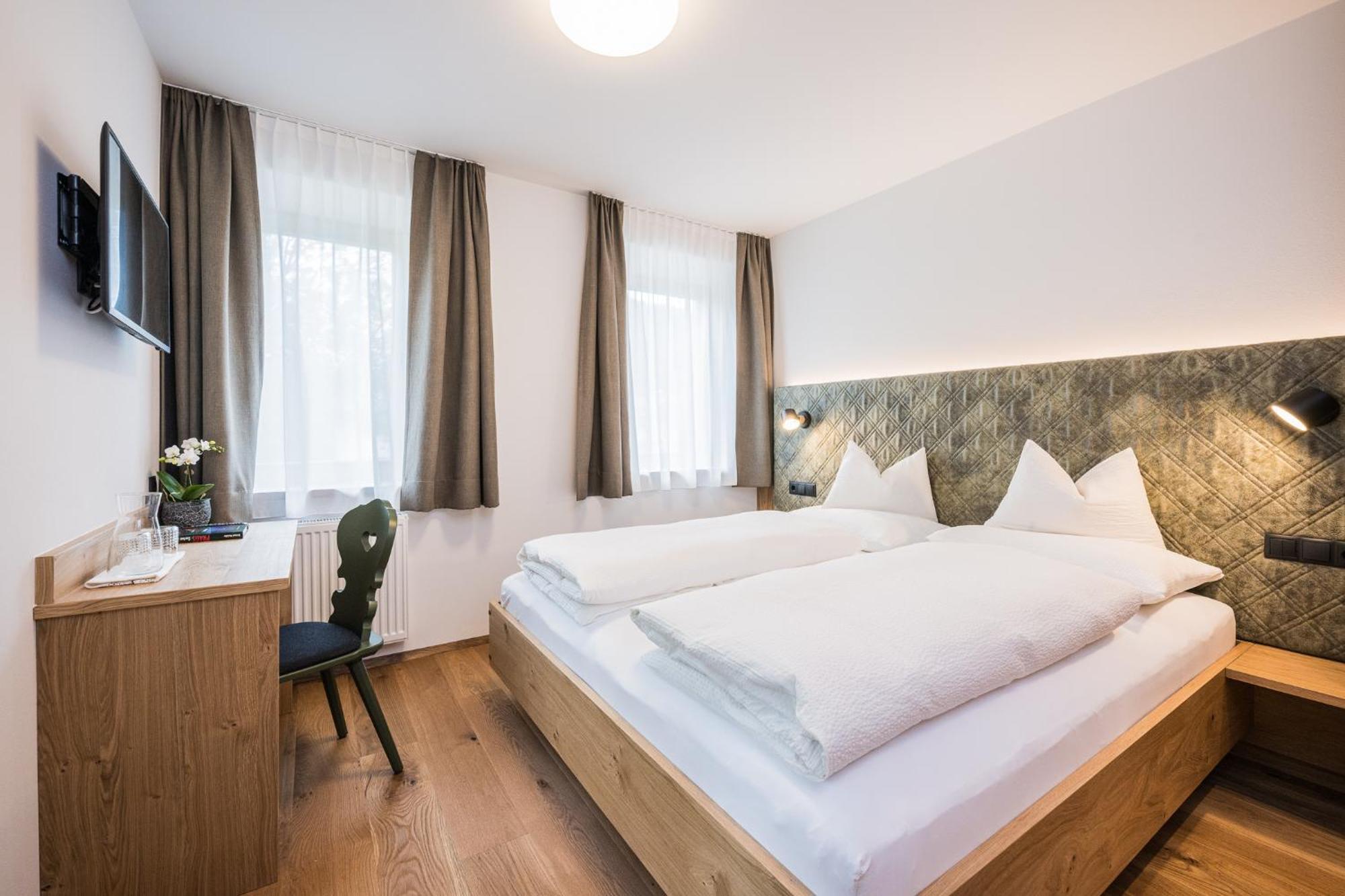 Gasthof Albergo Dolomiten Braies  Dış mekan fotoğraf