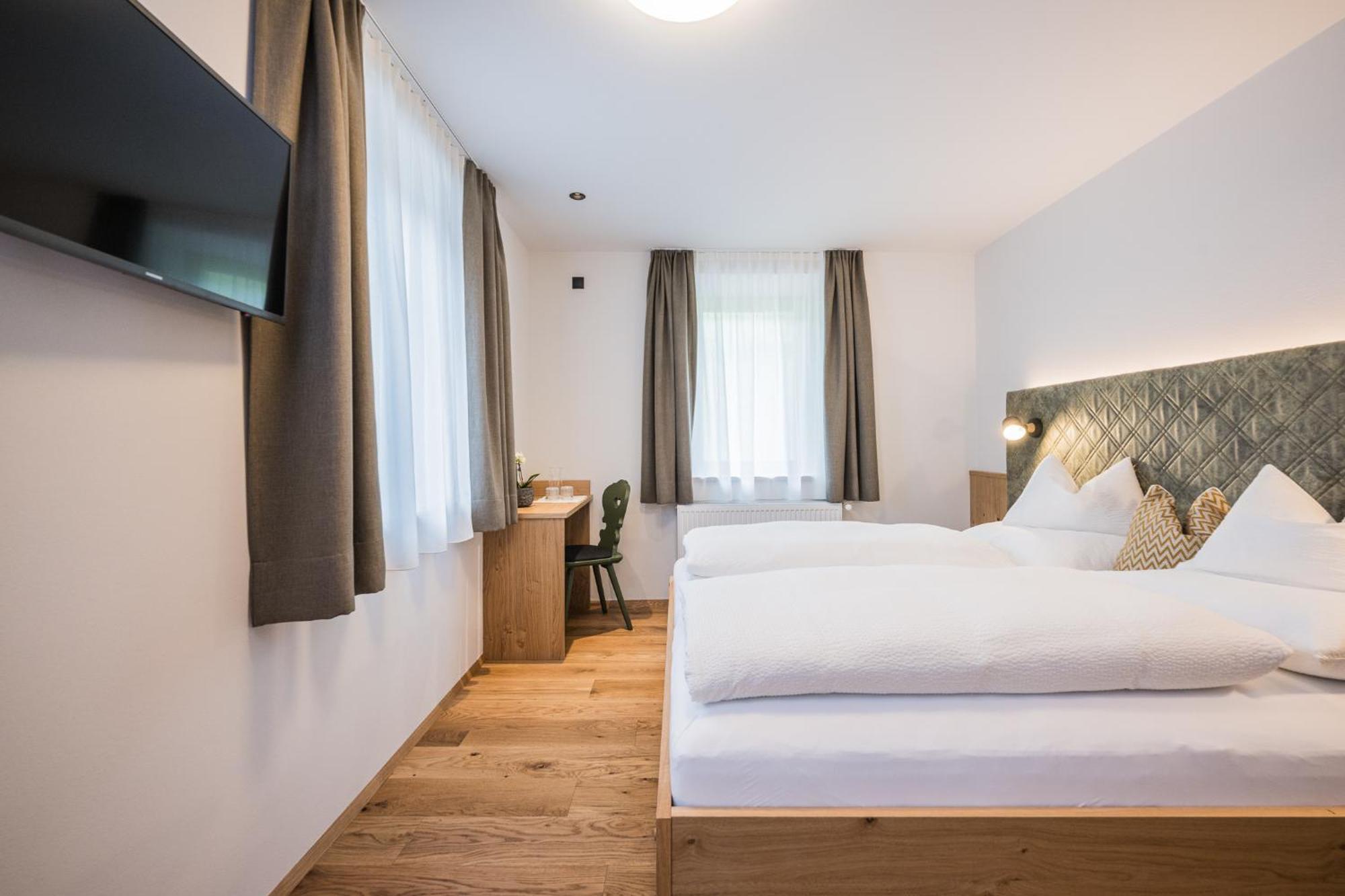 Gasthof Albergo Dolomiten Braies  Dış mekan fotoğraf