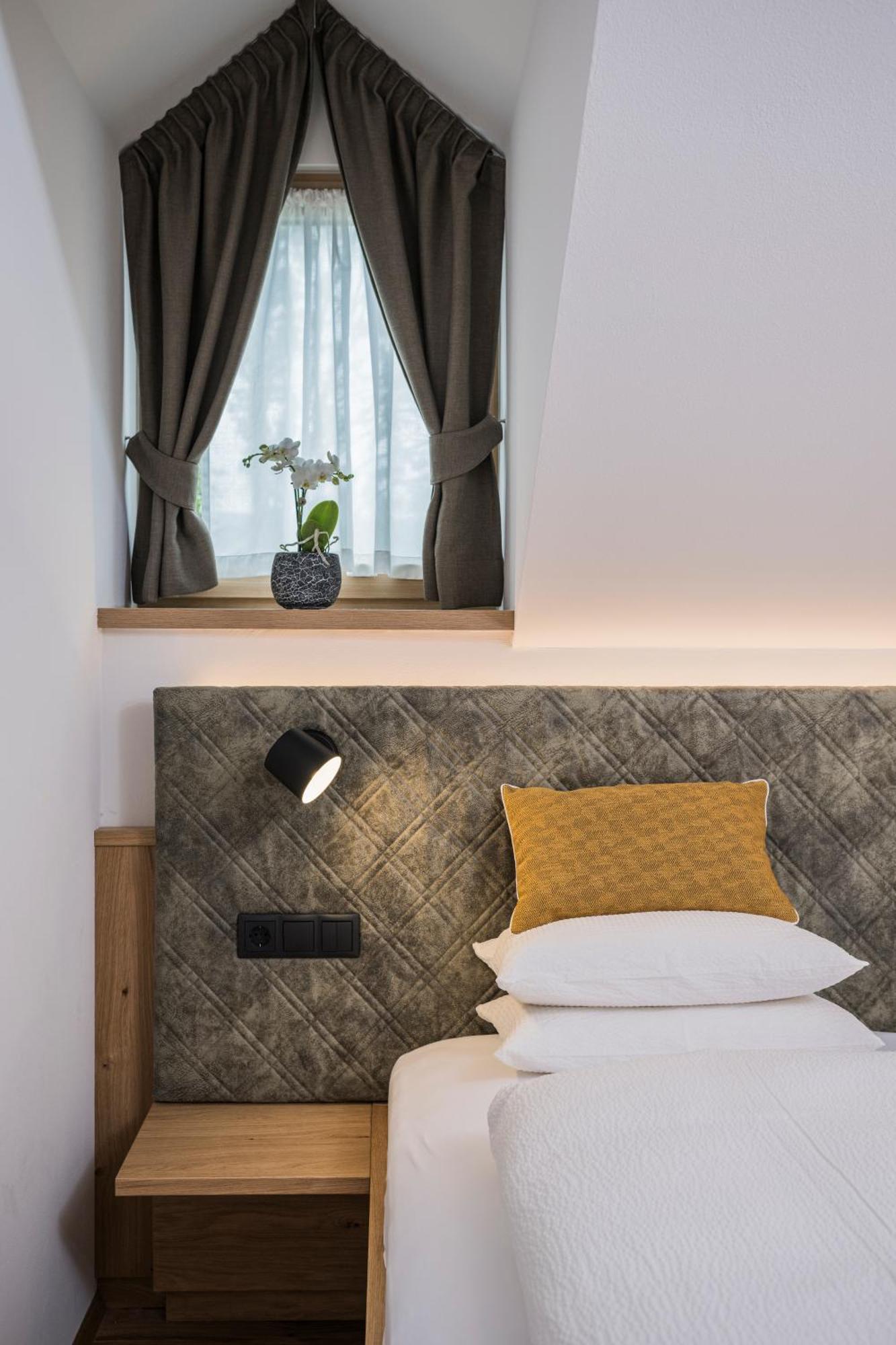 Gasthof Albergo Dolomiten Braies  Dış mekan fotoğraf