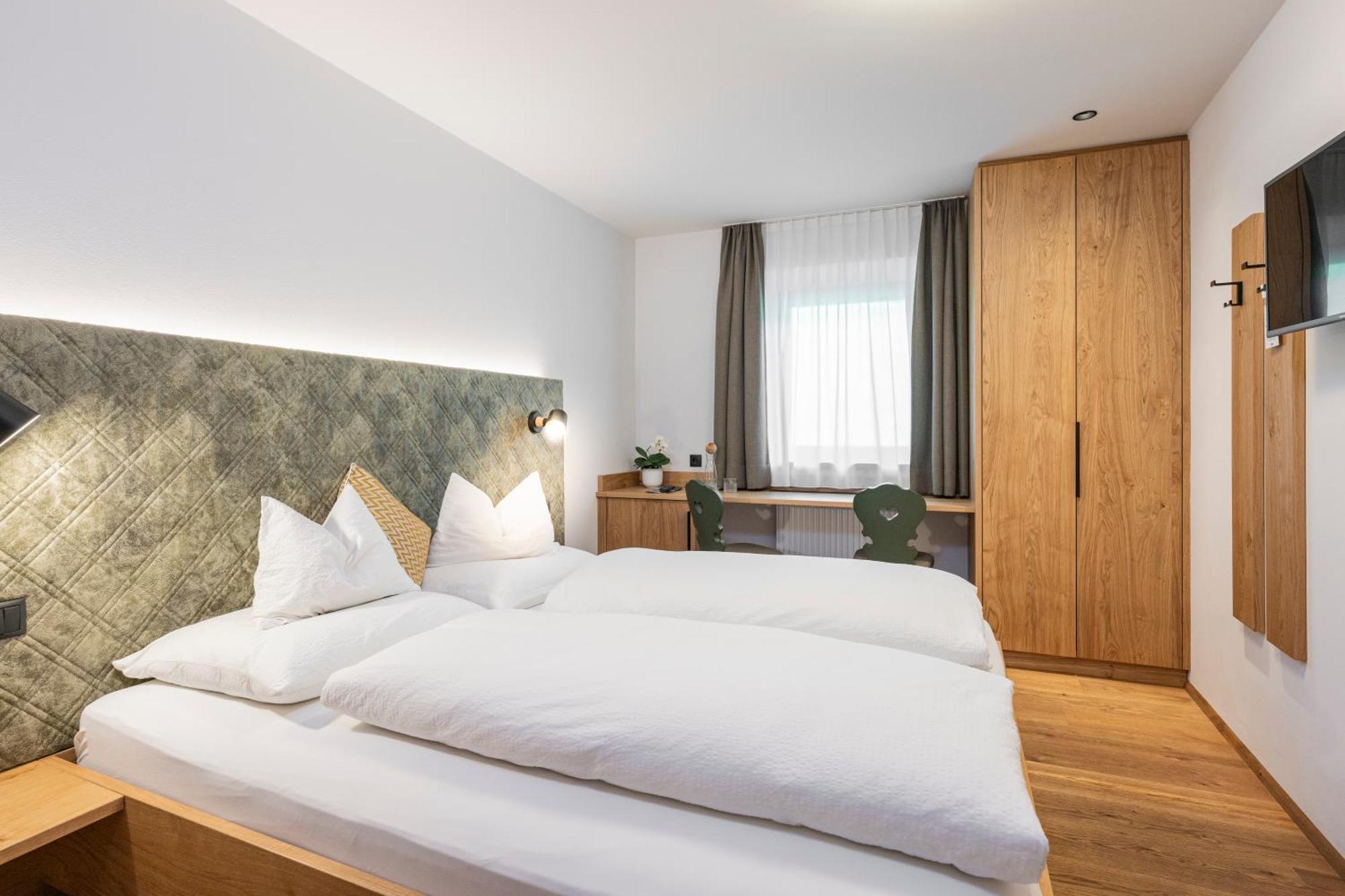 Gasthof Albergo Dolomiten Braies  Dış mekan fotoğraf