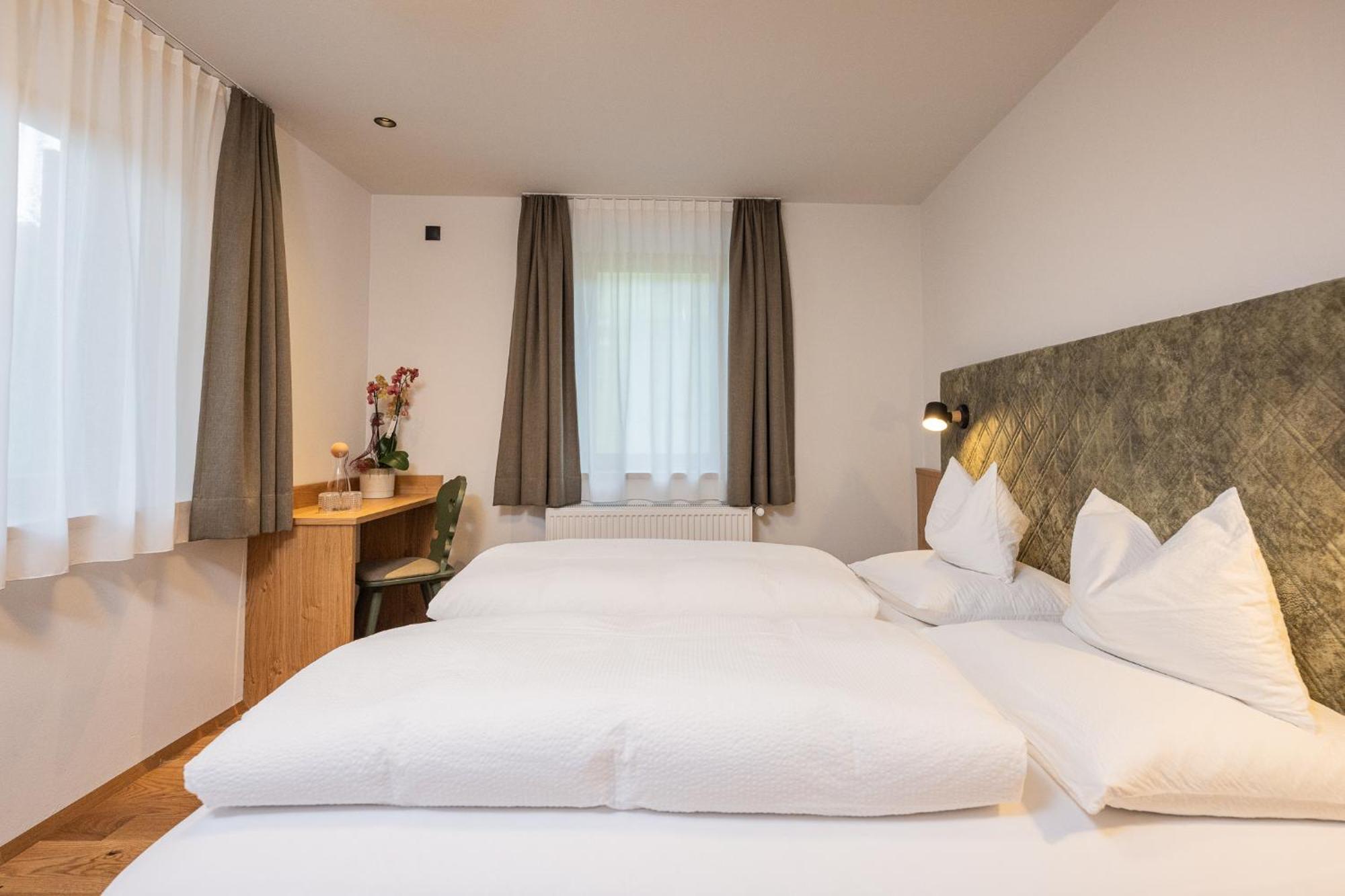 Gasthof Albergo Dolomiten Braies  Dış mekan fotoğraf