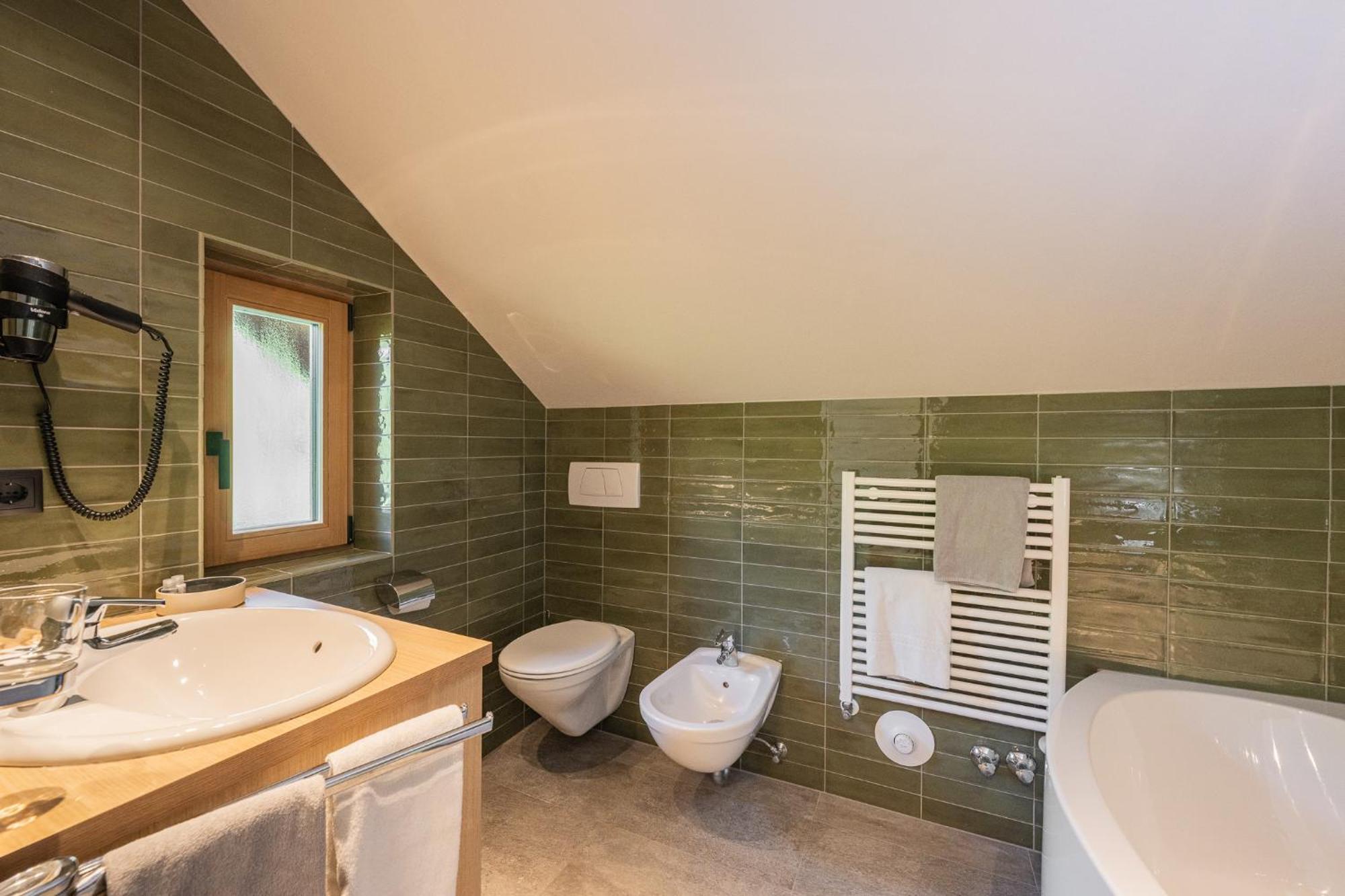 Gasthof Albergo Dolomiten Braies  Dış mekan fotoğraf